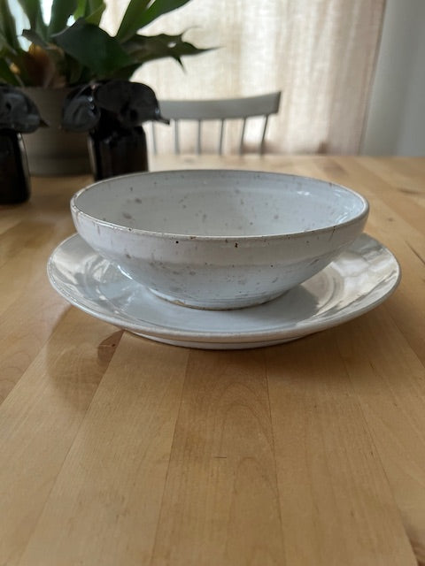 Pastaskål med rak kant │Vit med fläckar